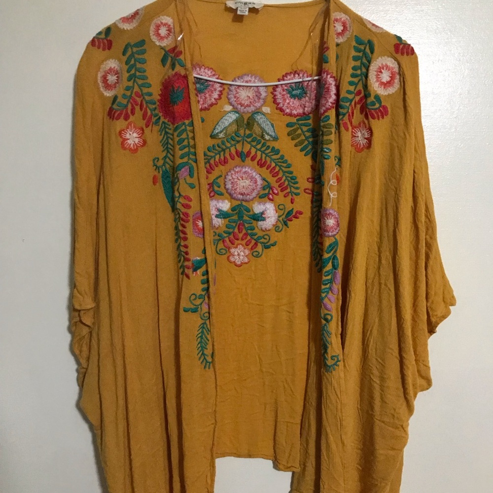 Umgee embroidered floral kimono